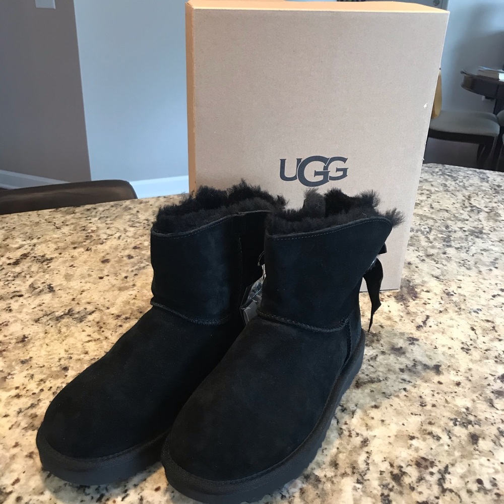 UGG Bailey Bow Mini Black Suede Boots Sz 6